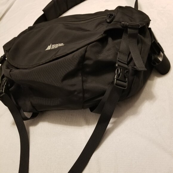 MEC Black Messenger Bag Cross Body Gorpcore Side Bag Laptop Large 17" w/ Pockets - Picture 3 of 14